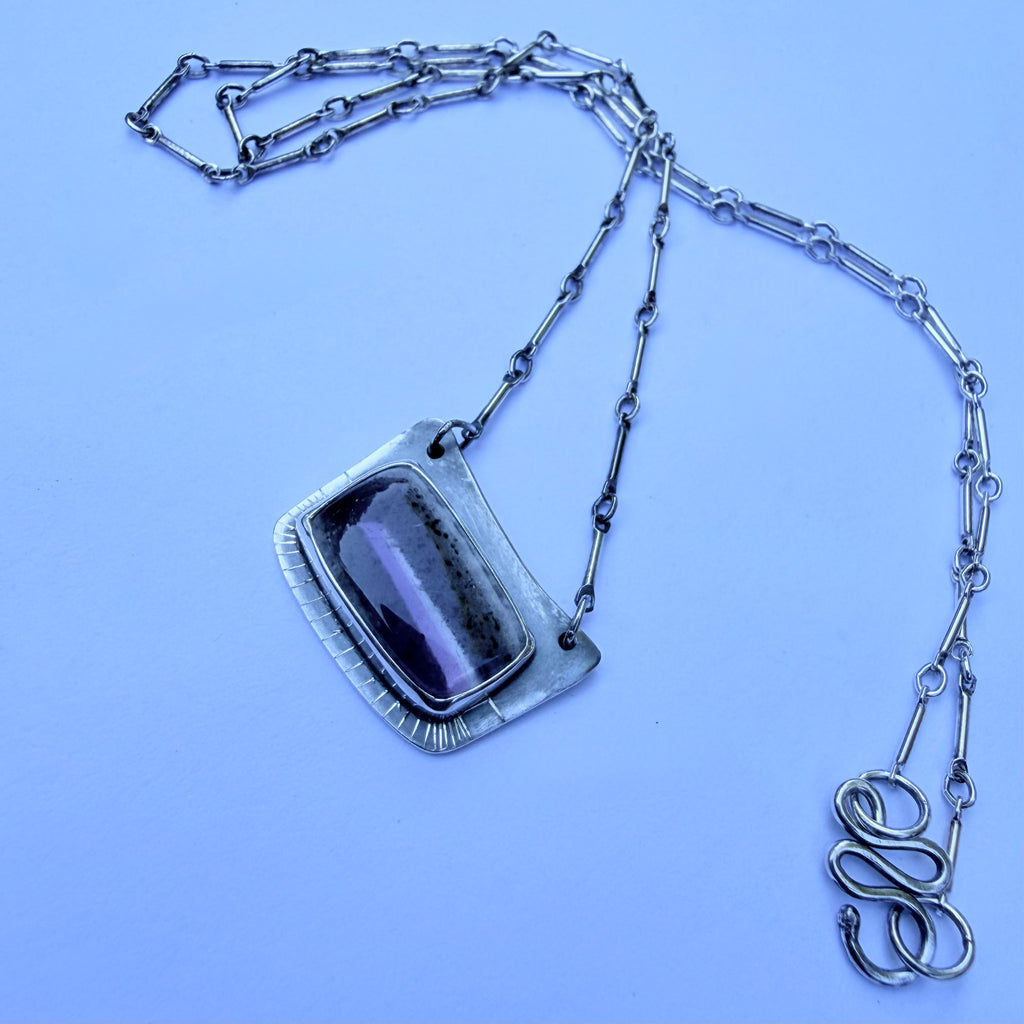 Linear Necklace