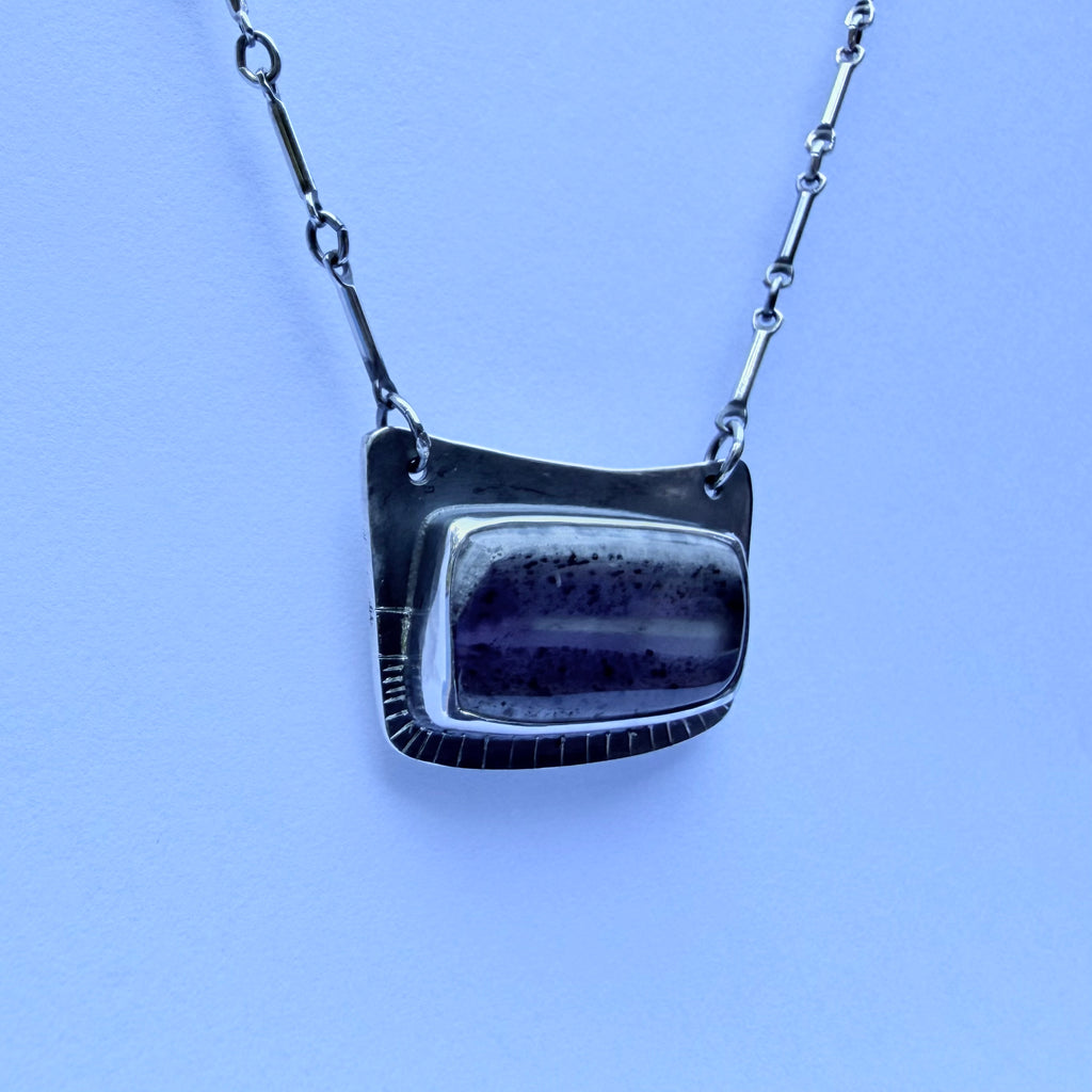 Linear Necklace