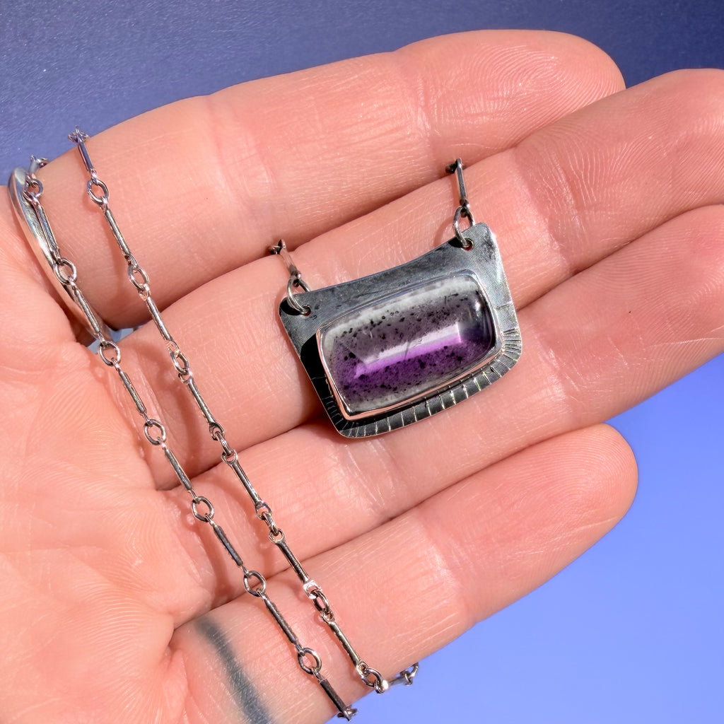 Linear Necklace